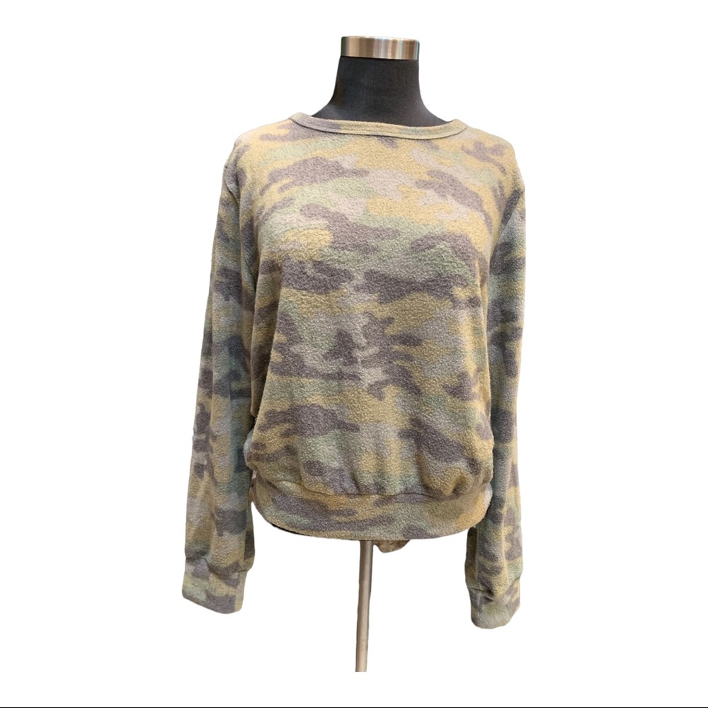 Gaze.  Camo Soft Crop Sweatshirt. Size Ladies Medium.
